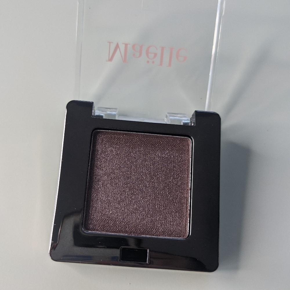 New Makeup set of 3 items: blush, glow highlighter, eyeshadow. - Picture 9 of 10